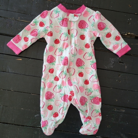 Baby Girl 0-3 Months Pajamas Bundle Lot Three Pieces Strawberry Leopard Filigree - Picture 6 of 7